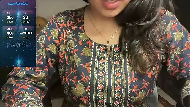 Snapshot of Spice-Summi chatting on 12-27-24, 02:43 Spice-Summi online show from 12-27-24, 02:43