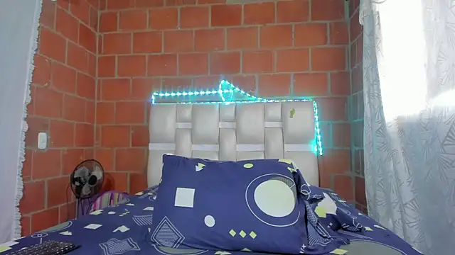 Elettrahot  online show from 11-01-25, 11:45