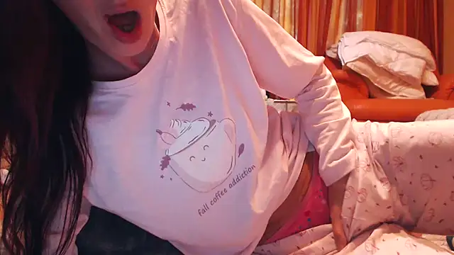 Snapshot of LovelyAndraGirl chatting on 10-15-25, 12:16 LovelyAndraGirl online show from 10-15-25, 12:16