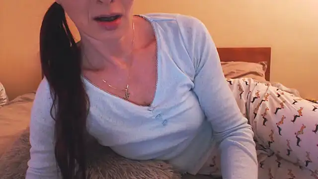 LovelyAndraGirl online show from 02-14-26, 06:43