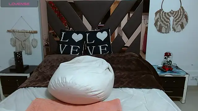 lindaesmeralda online show from 01-09-25, 10:20