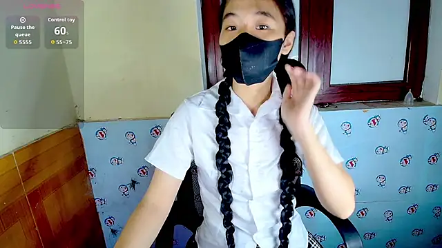 Snapshot of __Saphia__ chatting on 10-15-25, 03:34 Saphia online show from 10-15-25, 03:34