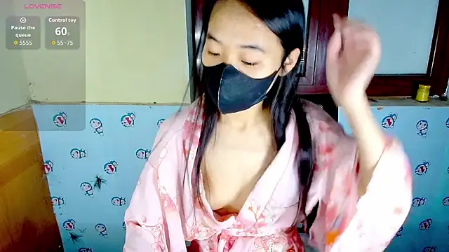 Snapshot of __Saphia__ chatting on 11-13-25, 03:55 Saphia online show from 11-13-25, 03:55