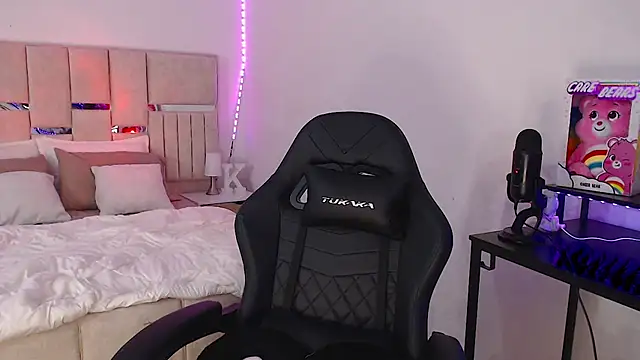 Snapshot of KimGeorgia_ chatting on 03-15-25, 12:47 KimGeorgia online show from 03-15-25, 12:47