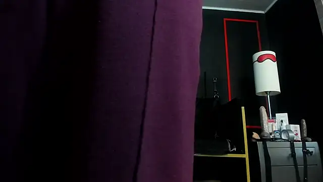 Snapshot of CharlotteScotte chatting on 11-24-25, 12:05 CharlotteScotte online show from 11-24-25, 12:05