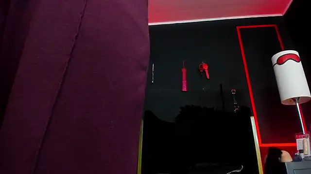 Snapshot of CharlotteScotte chatting on 11-25-25, 12:05 CharlotteScotte online show from 11-25-25, 12:05