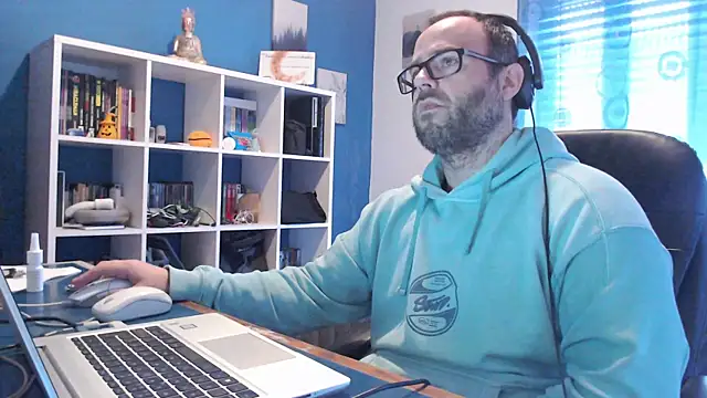 ravingr4d4 online show from 02-04-25, 12:11