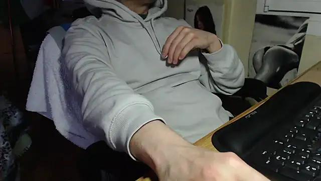 Snapshot of Red75xxx chatting on 03-01-26, 04:53 Red75xxx online show from 03-01-26, 04:53