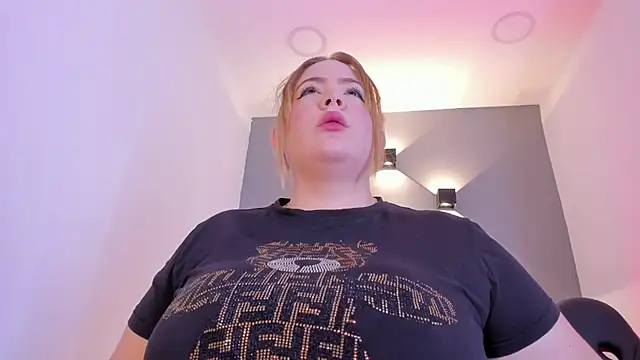 sophiarossee  online show from 01-07-25, 01:14