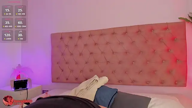 Snapshot of sophiarossee_ chatting on 02-14-26, 01:41 sophiarossee online show from 02-14-26, 01:41