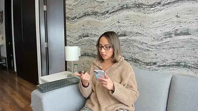 Snapshot of Sophi__a chatting on 03-05-25, 08:10 Sophi a online show from 03-05-25, 08:10