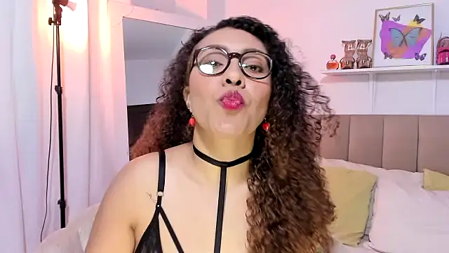 Zoe Gruber online show from 12-04-25, 12:09