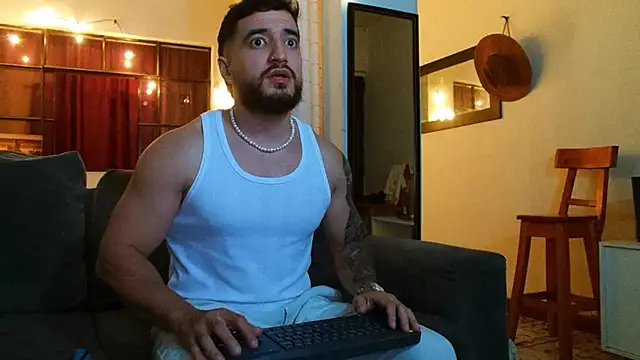 Snapshot of AndrewMartinez chatting on 01-06-25, 04:36 AndrewMartinez online show from 01-06-25, 04:36