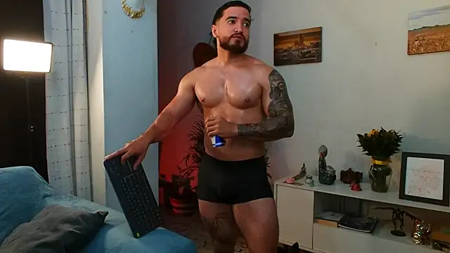 Snapshot of AndrewMartinez chatting on 10-04-25, 01:25 AndrewMartinez online show from 10-04-25, 01:25