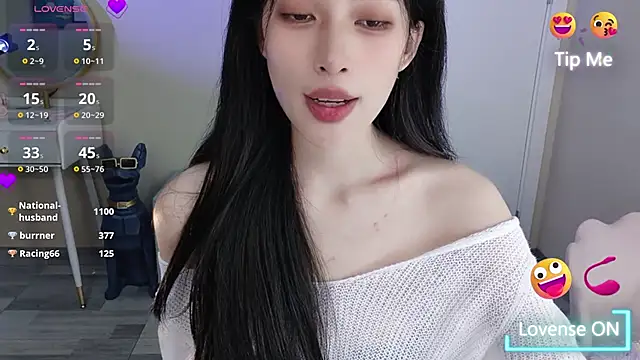 Snapshot of Aurora_99 chatting on 12-18-24, 04:28 Aurora 99 online show from 12-18-24, 04:28