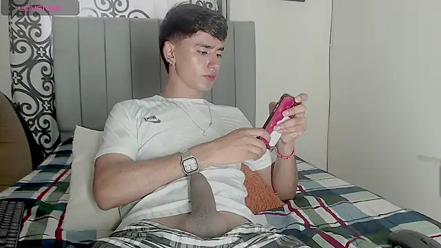 Snapshot of juan_stiven chatting on 10-22-25, 03:23 juan stiven online show from 10-22-25, 03:23