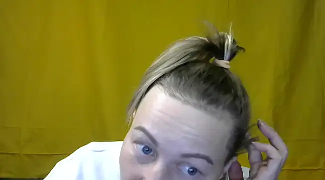 Snapshot of wLESLYMOSw chatting on 03-22-25, 06:36 wLESLYMOSw online show from 03-22-25, 06:36