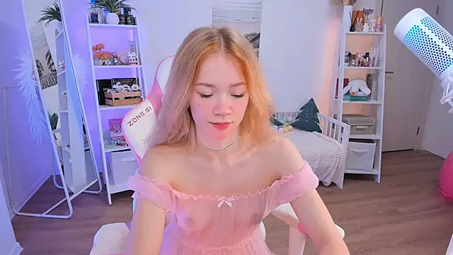 Lily Young online show from 12-15-24, 03:34