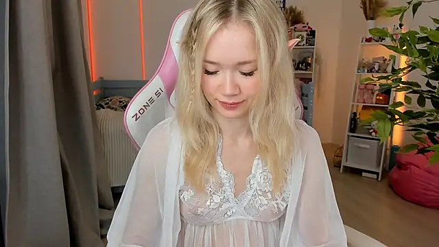 Lily Young online show from 10-22-25, 04:35