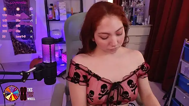 LilyVelvett online show from 10-21-25, 03:07