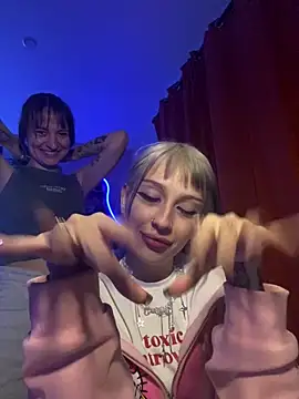 Snapshot of Dooubletroublee chatting on 11-13-25, 11:25 Dooubletroublee online show from 11-13-25, 11:25