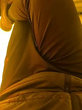 Snapshot of cussy007 chatting on 02-26-26, 01:21 cussy007 online show from 02-26-26, 01:21