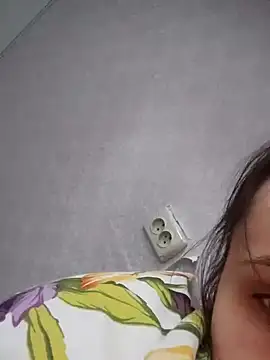 Snapshot of emeli_moon chatting on 12-06-24, 11:22 emeli moon online show from 12-06-24, 11:22
