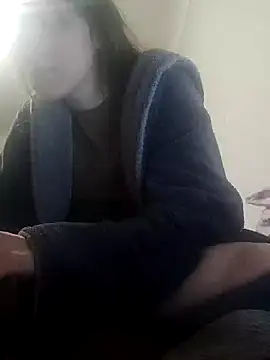 Snapshot of emeli_moon chatting on 12-21-24, 03:14 emeli moon online show from 12-21-24, 03:14