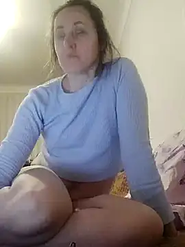 Snapshot of emeli_moon chatting on 12-14-25, 07:14 emeli moon online show from 12-14-25, 07:14