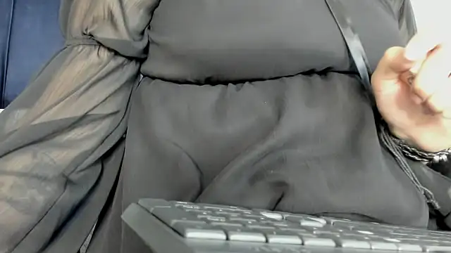 Snapshot of Adeelinee chatting on 01-31-25, 07:51 Adeelinee online show from 01-31-25, 07:51