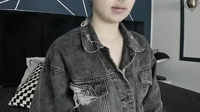 Snapshot of Adeelinee chatting on 03-08-25, 07:42 Adeelinee online show from 03-08-25, 07:42