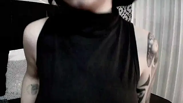 Snapshot of Adeelinee chatting on 10-25-25, 08:03 Adeelinee online show from 10-25-25, 08:03