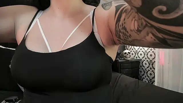 Snapshot of Adeelinee chatting on 11-13-25, 08:30 Adeelinee online show from 11-13-25, 08:30