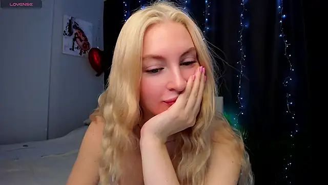 Snapshot of Kimmy_powell chatting on 10-17-25, 02:15 Kimmy powell online show from 10-17-25, 02:15