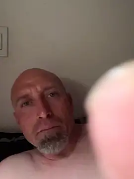Snapshot of El_Gizmo chatting on 02-16-25, 02:20 El Gizmo online show from 02-16-25, 02:20