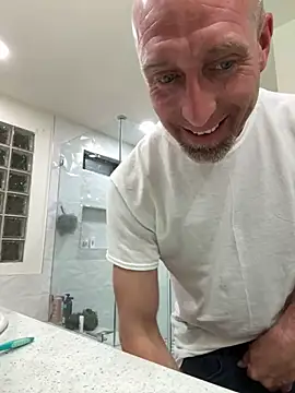 Snapshot of El_Gizmo chatting on 10-23-25, 08:35 El Gizmo online show from 10-23-25, 08:35