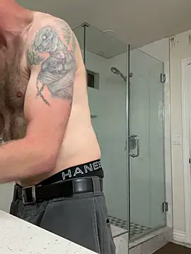 Snapshot of El_Gizmo chatting on 10-28-25, 07:56 El Gizmo online show from 10-28-25, 07:56