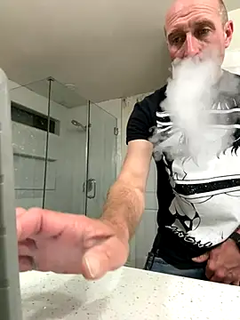 Snapshot of El_Gizmo chatting on 11-30-25, 04:27 El Gizmo online show from 11-30-25, 04:27