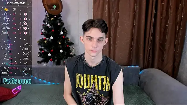 Snapshot of Aaron_Boom chatting on 01-17-26, 05:12 Aaron Boom online show from 01-17-26, 05:12