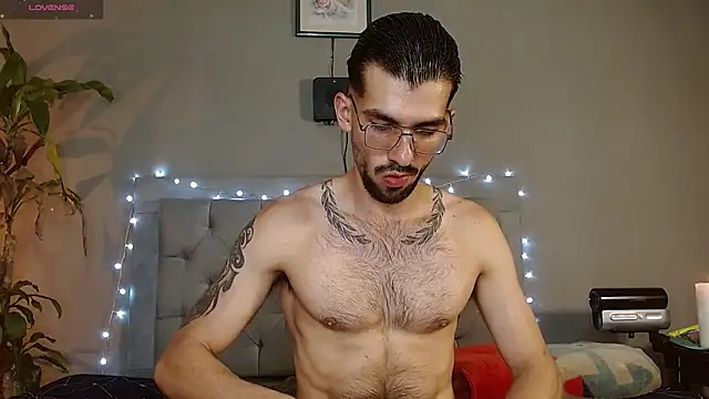 Snapshot of Mr_WhiteCock chatting on 02-05-25, 11:17 Mr WhiteCock online show from 02-05-25, 11:17