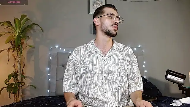 Snapshot of Mr_WhiteCock chatting on 02-14-25, 12:09 Mr WhiteCock online show from 02-14-25, 12:09