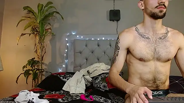 Snapshot of Mr_WhiteCock chatting on 02-27-25, 12:54 Mr WhiteCock online show from 02-27-25, 12:54