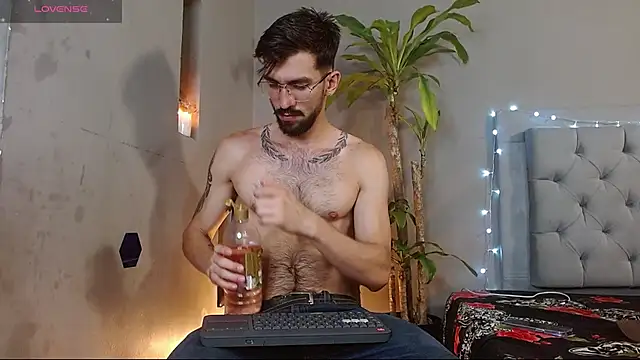 Snapshot of Mr_WhiteCock chatting on 03-11-25, 12:33 Mr WhiteCock online show from 03-11-25, 12:33