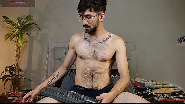 Snapshot of Mr_WhiteCock chatting on 03-12-25, 12:26 Mr WhiteCock online show from 03-12-25, 12:26