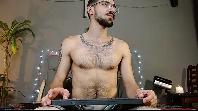 Snapshot of Mr_WhiteCock chatting on 03-12-25, 10:28 Mr WhiteCock online show from 03-12-25, 10:28