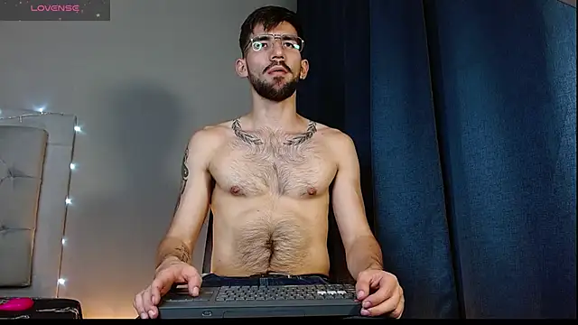 Snapshot of Mr_WhiteCock chatting on 03-19-25, 12:59 Mr WhiteCock online show from 03-19-25, 12:59
