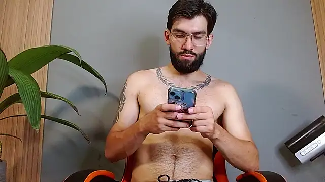 Snapshot of Mr_WhiteCock chatting on 09-12-25, 05:57 Mr WhiteCock online show from 09-12-25, 05:57