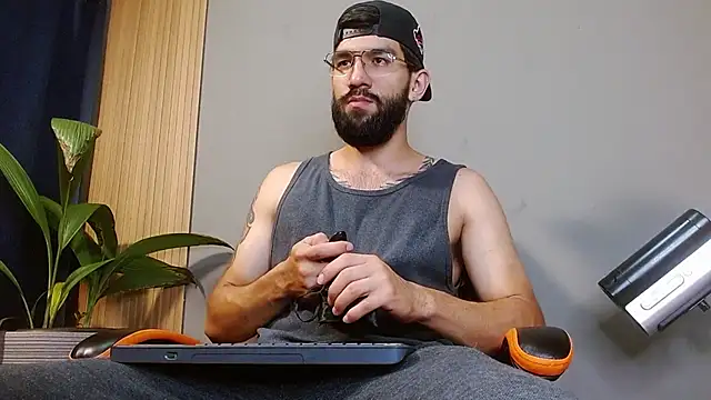 Snapshot of Mr_WhiteCock chatting on 09-29-25, 11:20 Mr WhiteCock online show from 09-29-25, 11:20