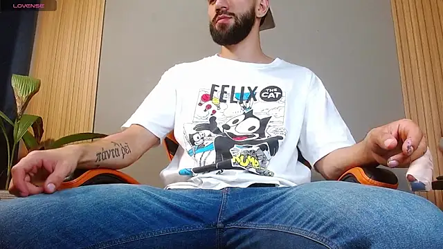 Snapshot of Mr_WhiteCock chatting on 10-21-25, 12:11 Mr WhiteCock online show from 10-21-25, 12:11