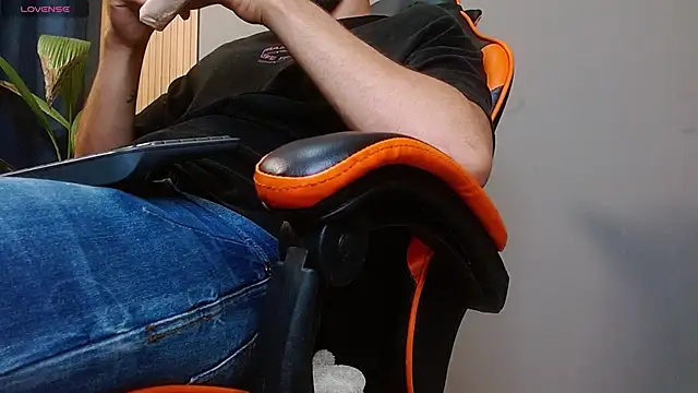 Snapshot of Mr_WhiteCock chatting on 10-22-25, 12:22 Mr WhiteCock online show from 10-22-25, 12:22